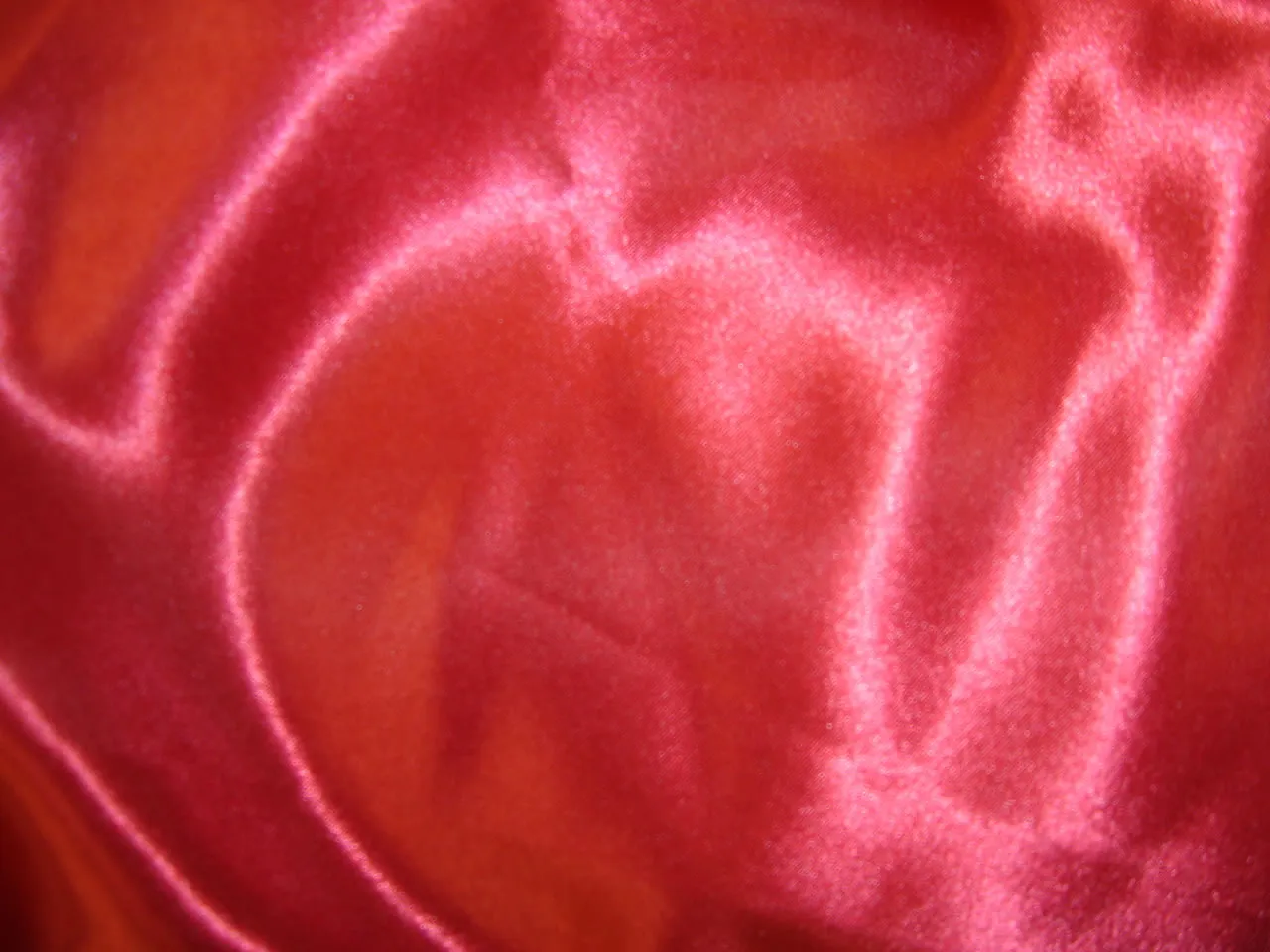 96" Rnd Red Satin Linen main view